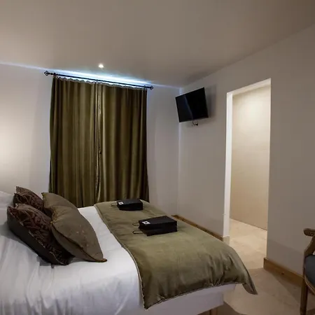 Domaine De La Cour Des Lys Caen-bayeux Aparthotel *